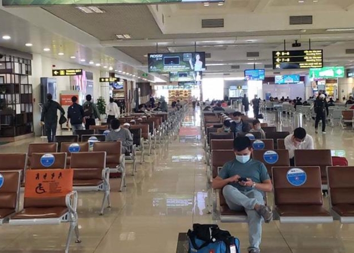Hướng dẫn check in tại sân bay Nội Bài - Bạn cần vào phòng chờ trước khi lên máy bay