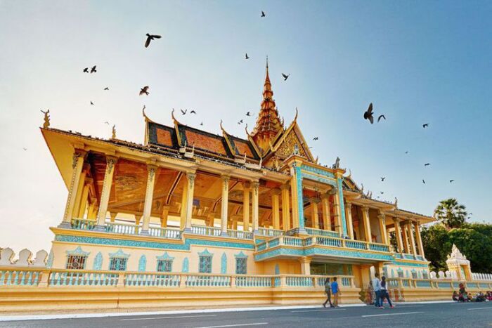 vé máy bay đến Phnom Penh từ Hà Nội hạng phổ thông được nhiều hãng khai thác