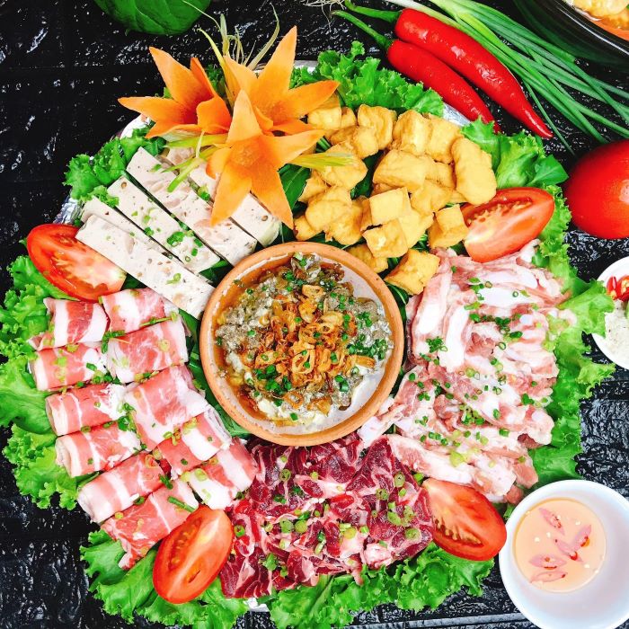 Lẩu là món được nhiều người lựa chọn tại Bia Vàng quán ăn ngon gần sân bay Vân Đồn