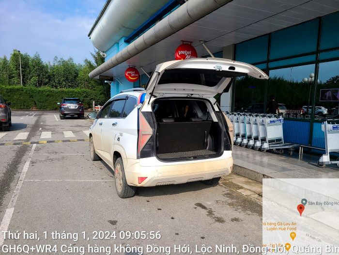 Hành khách đặt xe để đưa đón người thân ở sân bay Đồng Hới 