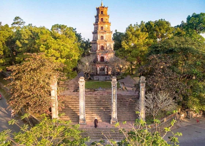 Chùa Thiên Mụ một trong những ngôi chùa nổi tiếng và cổ kính nhất tại Huế