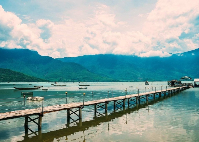 Đầm Lập An và biển Lăng Cô là những điểm đến thiên nhiên tuyệt vời mà bạn không thể bỏ qua khi đến Huế
