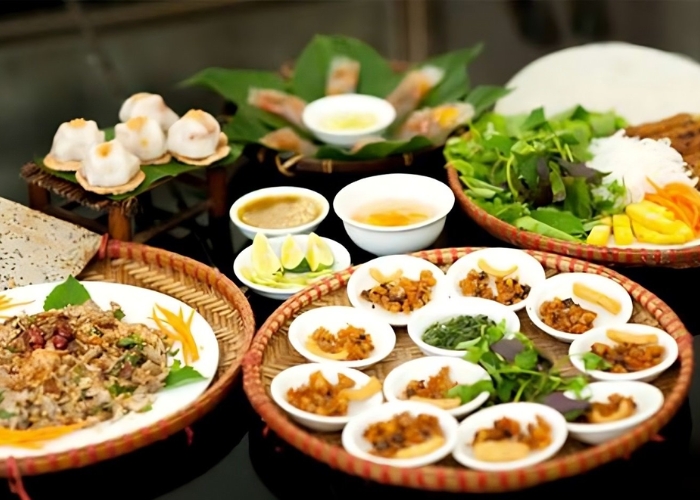 Huế nổi tiếng với những món ăn đậm đà, độc đáo mang đậm phong cách miền Trung
