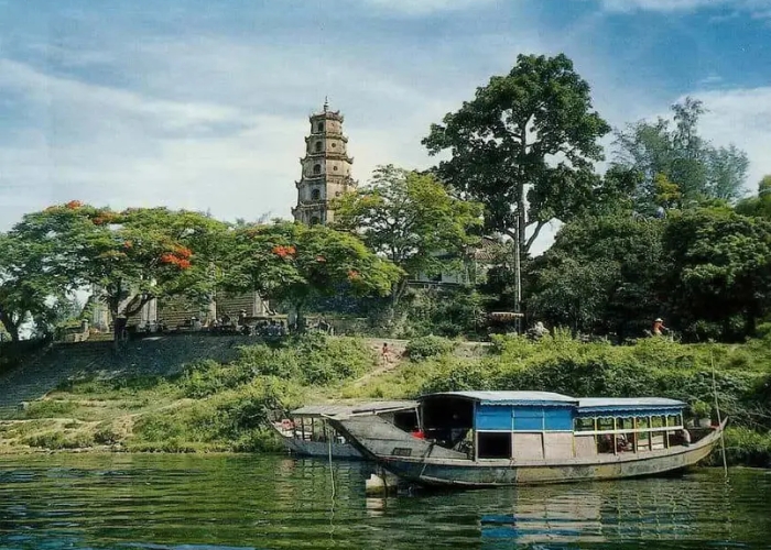 Đặt vé máy bay online sẽ giúp bạn dễ dàng so sánh giá vé hơn