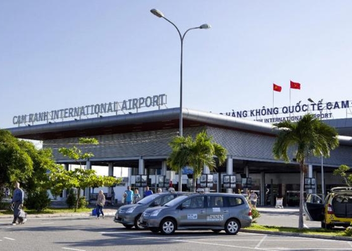 Sân bay Cam Ranh nằm gần thành phố Nha Trang
