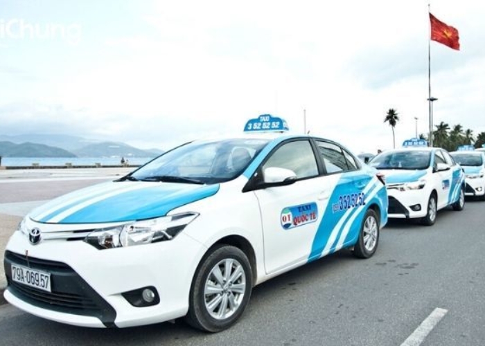 Taxi là phương tiện thuận tiện nhất để di chuyển từ sân bay Cam Ranh về trung tâm