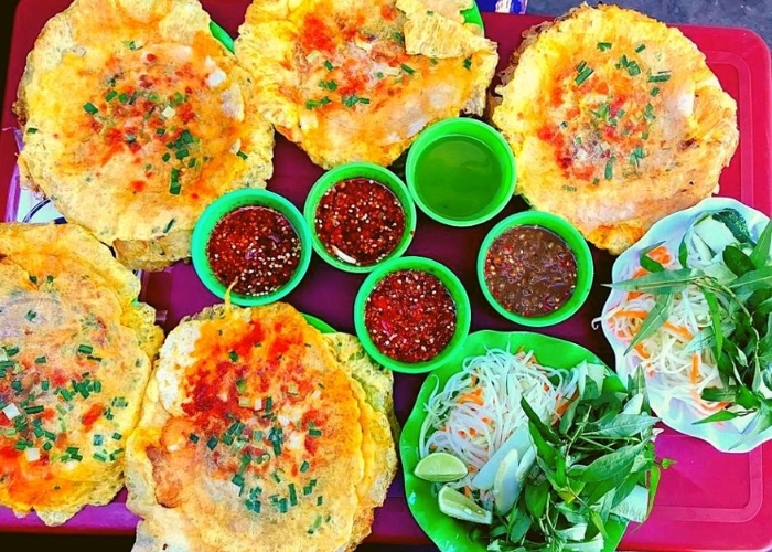 Bánh ép Huế là một món ăn đặc trưng của miền Trung