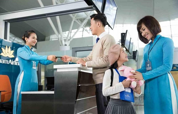 Trẻ bao nhiêu tuổi có thể đi máy bay một mình? quy định của Vietnam airlines