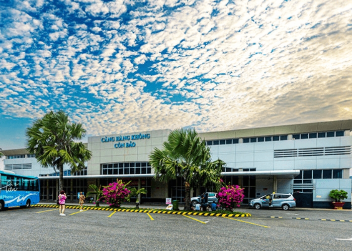 Sân bay Côn Đảo  là cửa ngõ hàng không quan trọng của thành phố