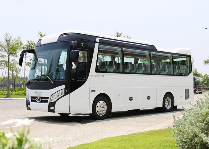 Tại sân bay có các xe đưa đón cho du khách dễ dàng lựa chọn di chuyển