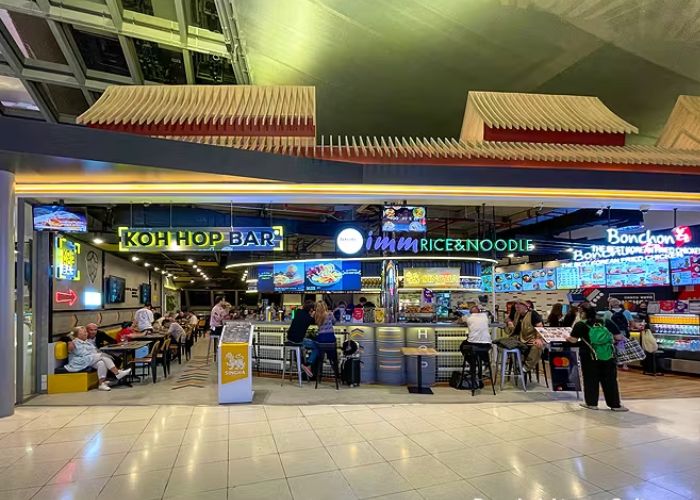 Quán ăn trong sân bay Suvarnabhumi Bangkok