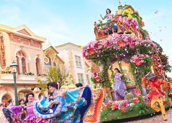 Disneyland Hong Kong phù hợp với ai yêu thế giới cổ tích