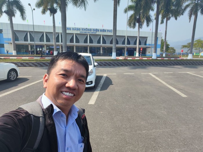 đón người thân ở sân bay Điện Biên bằng taxi