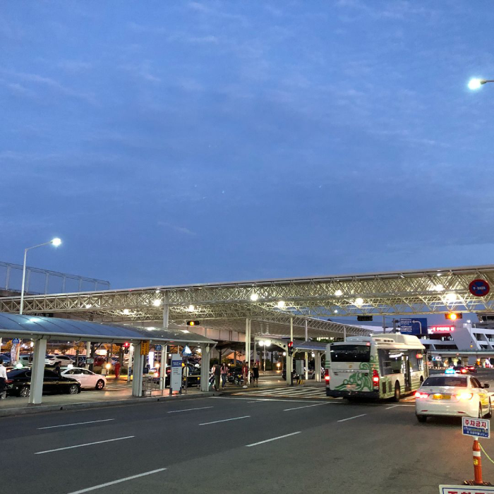 Di chuyển thuận tiện với taxi tại sân bay Busan