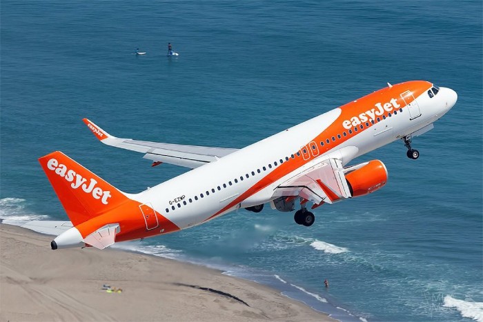 sân bay Gibraltar - một trong các sân bay có cảnh đẹp nhất thế giới khi hạ cánh