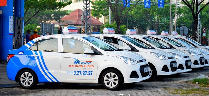 di chuyển từ sân bay Đà Nẵng đến Hội An bằng xe taxi