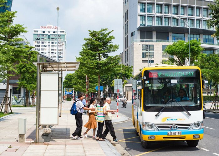 di chuyển từ sân bay Đà Nẵng về trung tâm thành phố bằng xe bus