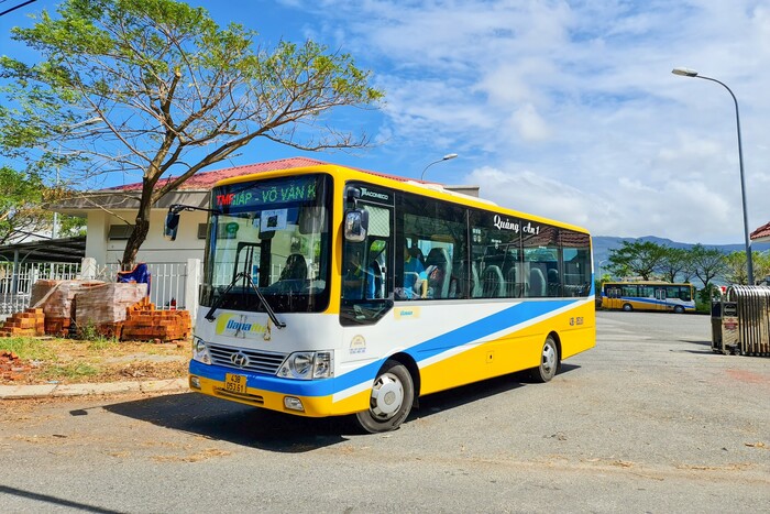di chuyển từ sân bay Đà Nẵng về trung tâm thành phố
