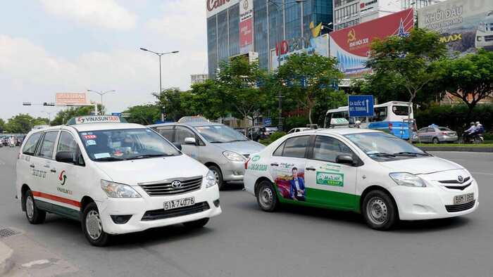 di chuyển từ sân bay Nội Bài về trung tâm Hà Nội bằng taxi