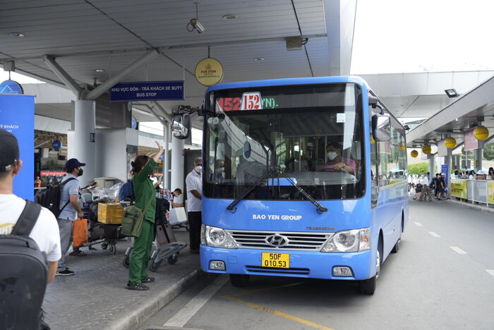 di chuyển từ sân bay Tân Sơn Nhất về trung tâm