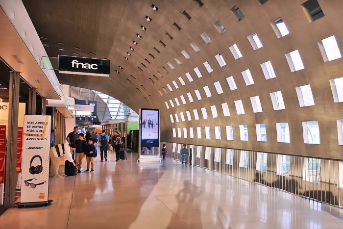 check-in tại sân bay Paris-Charles-de-Gaulle