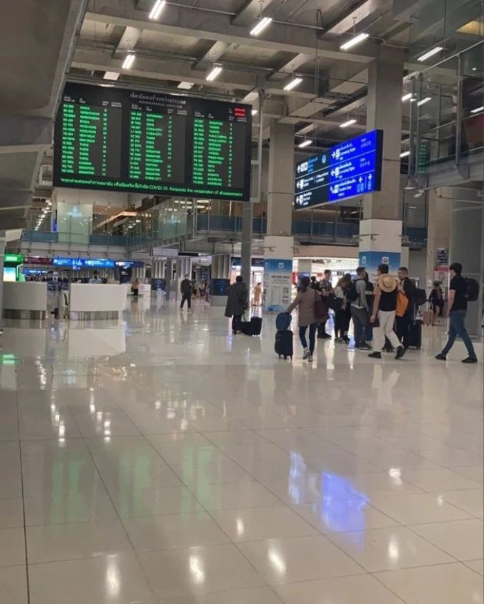 check-in tại sân bay Paris-Charles-de-Gaulle cần kiểm tra lịch trình bay