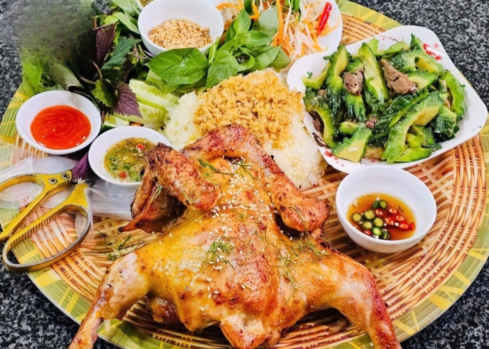Quán ăn ngon gần sân bay Đồng Hới - Nhà hàng Gà Lưu An