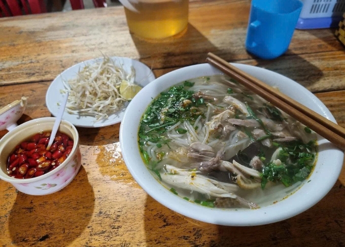 Quán ăn ngon gần sân bay Đồng Hới - Quán ăn Hà Thu Đào 