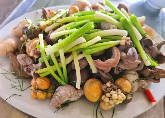 Quán ăn ngon gần sân bay Đồng Hới - Quán ăn Hà Thu Đào 