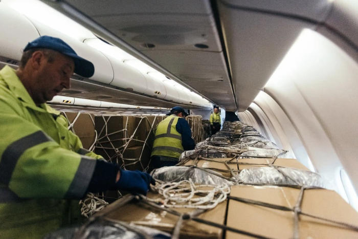 bộ phận máy bay: Các hoá chất được để trên phía trên ghế ngồi của mỗi hành khách.