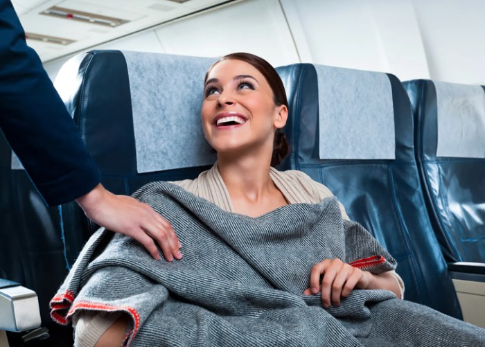 câu hỏi thường gặp khi đi máy bay: Khi hành khách ngồi trên máy bay, nhiệt độ điều hoà sẽ được mở rất thấp