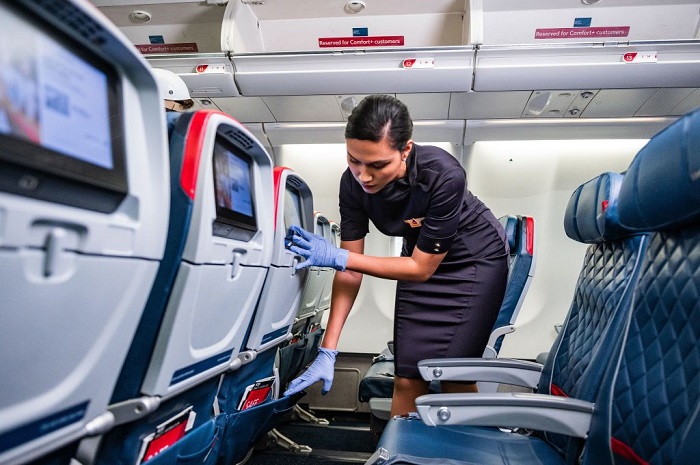 câu hỏi thường gặp khi đi máy bay: Đây là quy định bắt buộc khi di chuyển trên máy bay giúp khách hàng có thể giảm nguy cơ bị đập mặt vào ghế phía trước