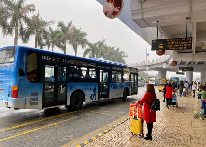 Để tiết kiệm thời gian di chuyển từ sân bay Nội Bài về trung tâm bạn nên đặt xe trước