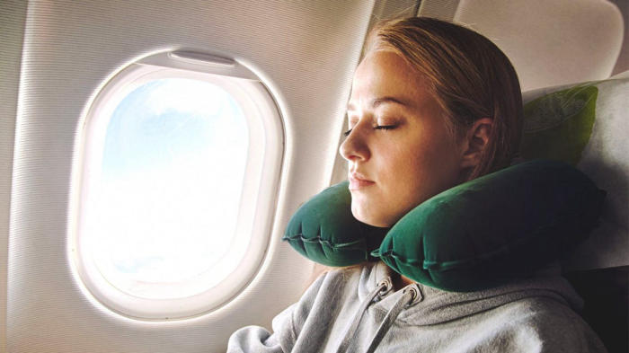 nhiệt độ trong máy bay: Y tế - sức khoẻ cũng là một phần lý do khiến nhiệt độ trong máy bay trở nên thấp. 