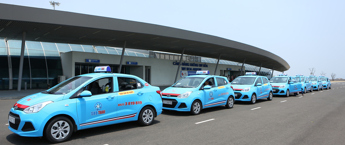 Di chuyển từ sân bay Tuy Hòa về trung tâm bằng xe taxi