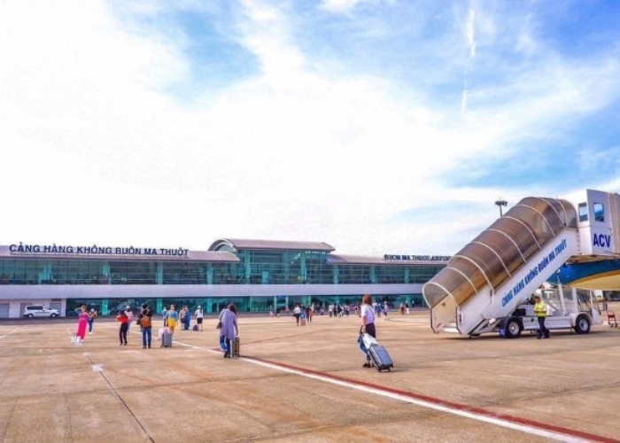 Di chuyển từ sân bay Buôn Ma Thuột về trung tâm - Sân bay Buôn Ma Thuột nằm tại Hòa Thắng