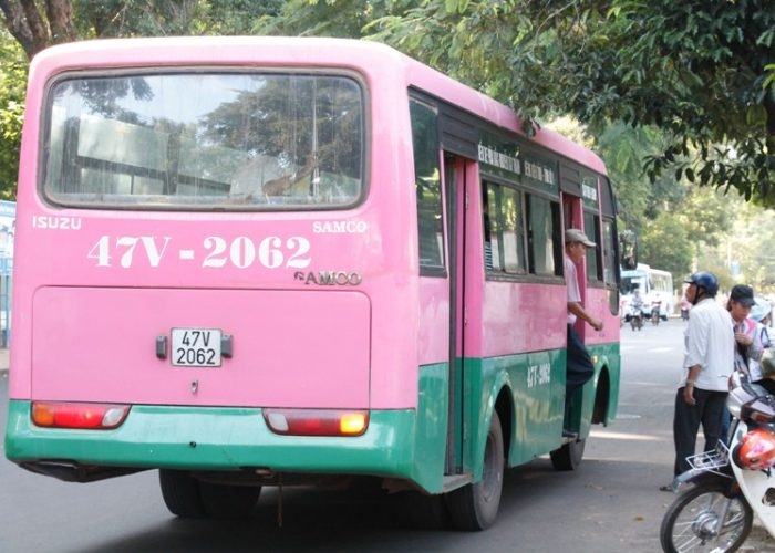 Xe bus công cộng là phương tiện di chuyển rẻ nhất khi bạn muốn di chuyển từ sân bay Buôn Ma Thuột về trung tâm