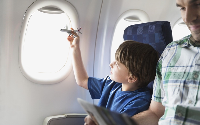 Những lưu ý khi cho trẻ nhỏ đi máy bay về chỗ ngồi
