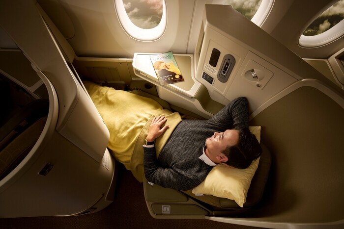Giúp hành trình di chuyển của bạn trở nên thoải mái với 6 cách thư giãn trên máy bay hiệu quả