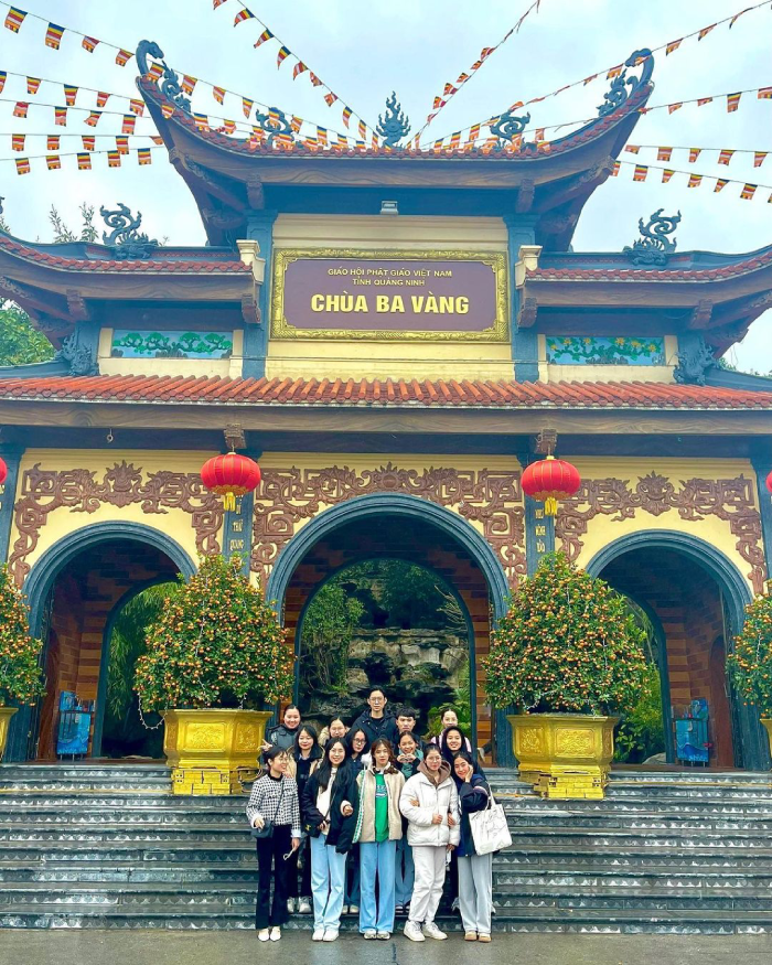 Chùa Ba Vàng là ngôi chùa nằm ở vị trí đắc địa của thành phố Uông Bí