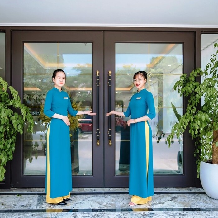 Lễ tân The King Hotel tại địa điểm du lịch Thái Nguyên