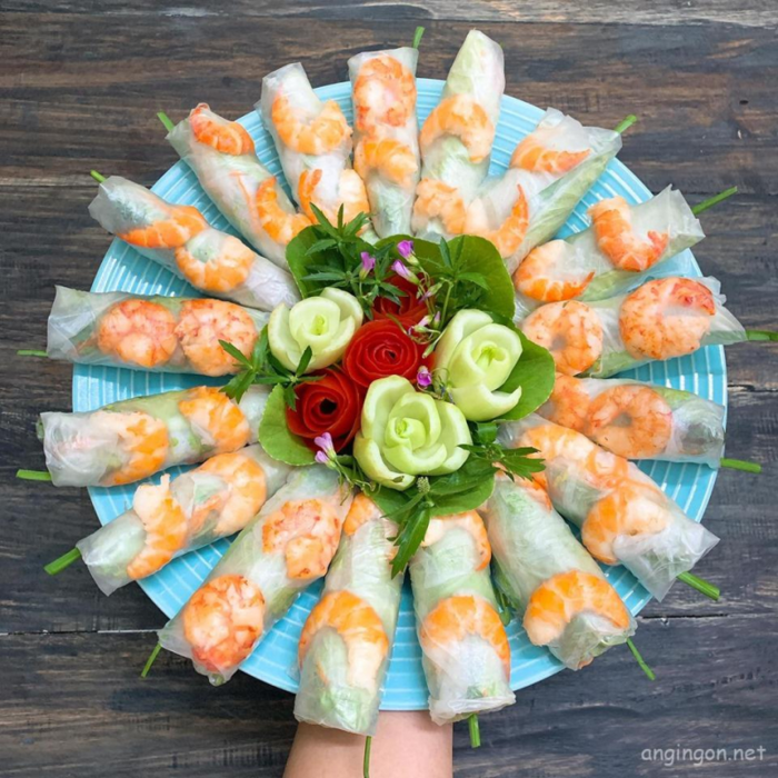Gỏi cuốn thanh mát cho thực khách tại khu du lịch sinh thái Cồn Quy