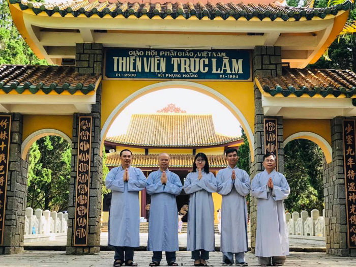 Lễ chùa cầu nguyện tại Thiền viện Trúc Lâm