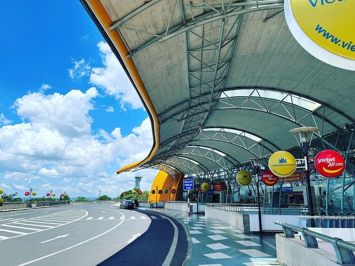 Vé máy bay đi Đà Lạt từ Hà Nội đưa hành khách hạ cánh tại sân bay Liên Khương.