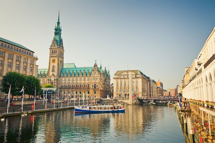 kinh nghiệm mua vé máy bay đi Đức thăm thành phố Hamburg