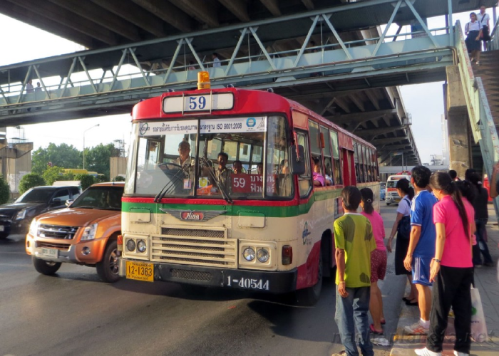 Di chuyển từ sân bay Bangkok về trung tâm bằng xe bus công cộng BMTA