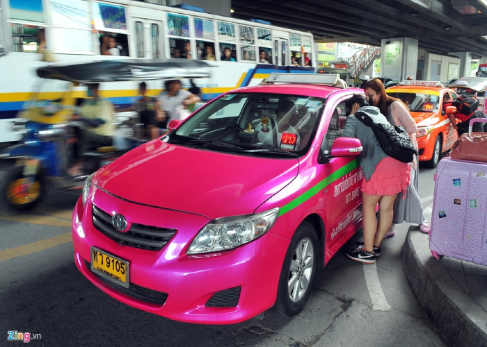 Di chuyển từ sân bay Bangkok về trung tâm bằng taxi