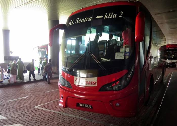 Di chuyển từ sân bay Kuala Lumpur Malaysia về trung tâm bằng xe buýt
