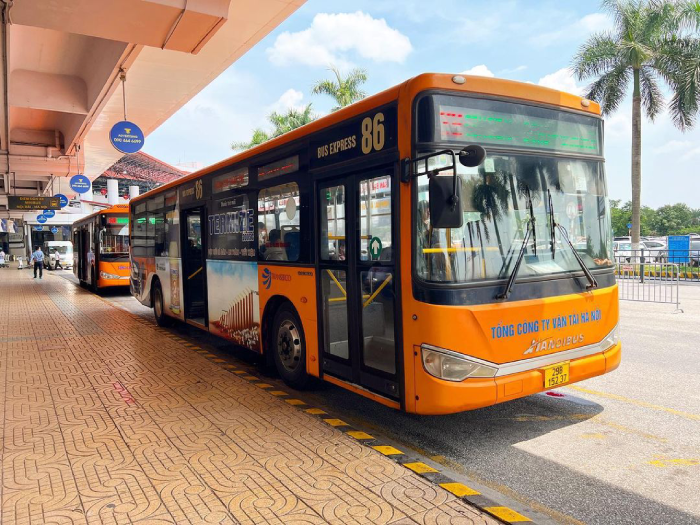 Di chuyển từ sân bay Nội Bài về Hoàng Thành Thăng Long bằng xe buýt