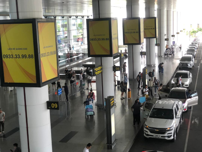 Di chuyển từ sân bay Nội Bài về Hoàng Thành Thăng Long bằng xe của các hãng hàng không